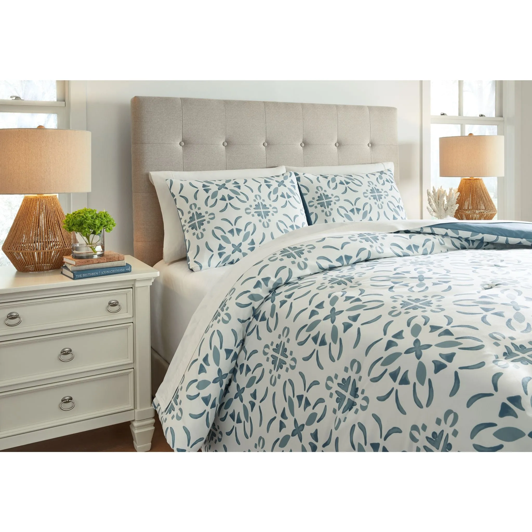 Adason Queen Comforter Set - Queen