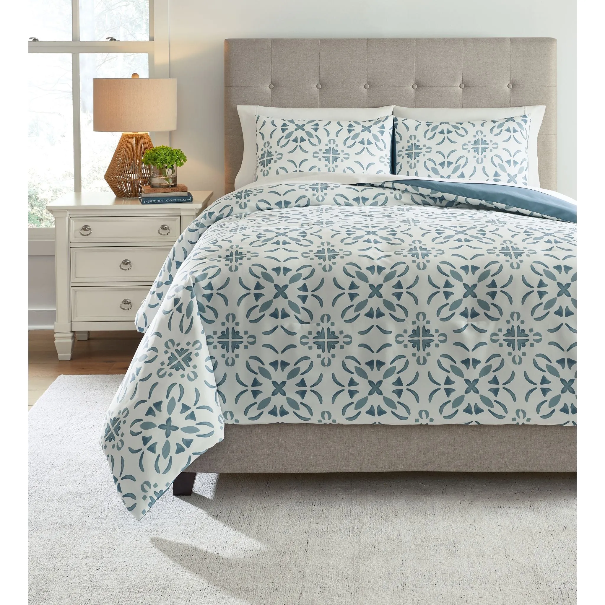 Adason Queen Comforter Set - Queen