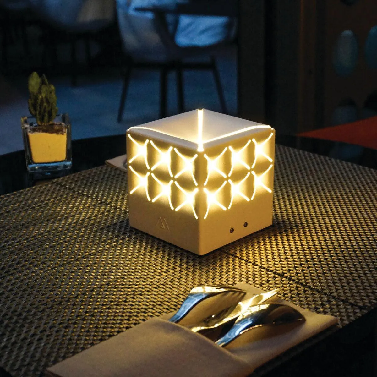 La Lampe Popup Solar Lamp