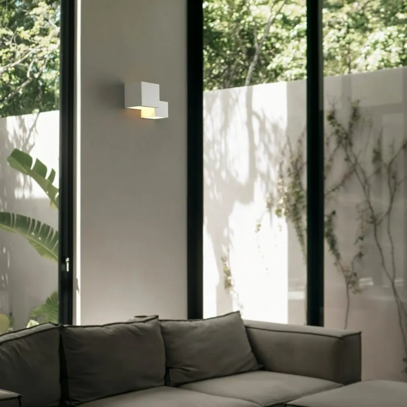 Liora Wall Lamp